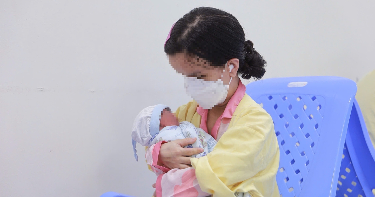 Người mẹ 'tí hon' 1,2m mang song thai, mất một thai, cứu bé còn lại bằng truyền máu bào thai