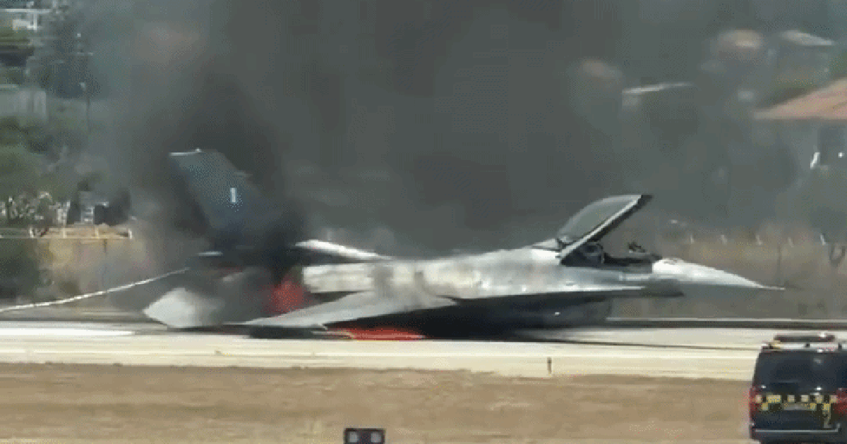 Tiêm kích F-16 cháy ngùn ngụt sau khi hạ cánh ở Hy Lạp