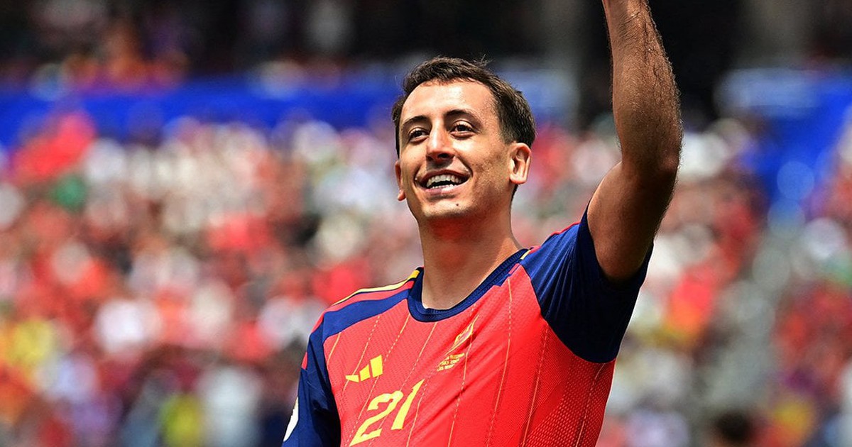 Ngôi sao tuyển Tây Ban Nha bất ngờ làm phiền lòng "phe Barca"