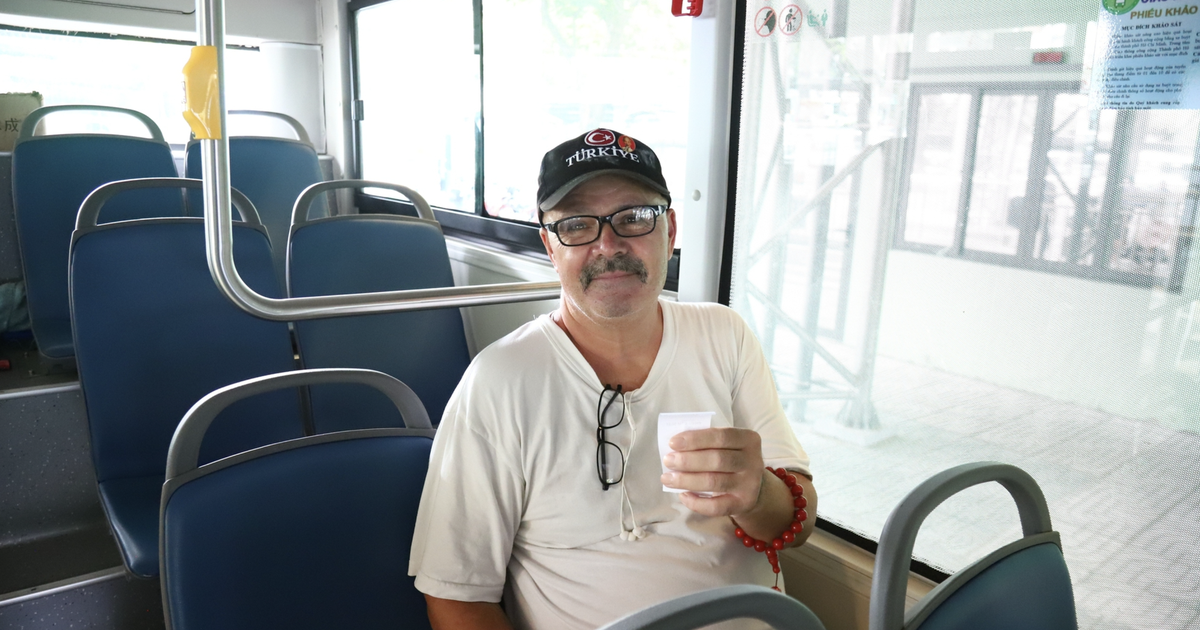 Ho Chi Minh City’s free bus service wins praise from international tourists