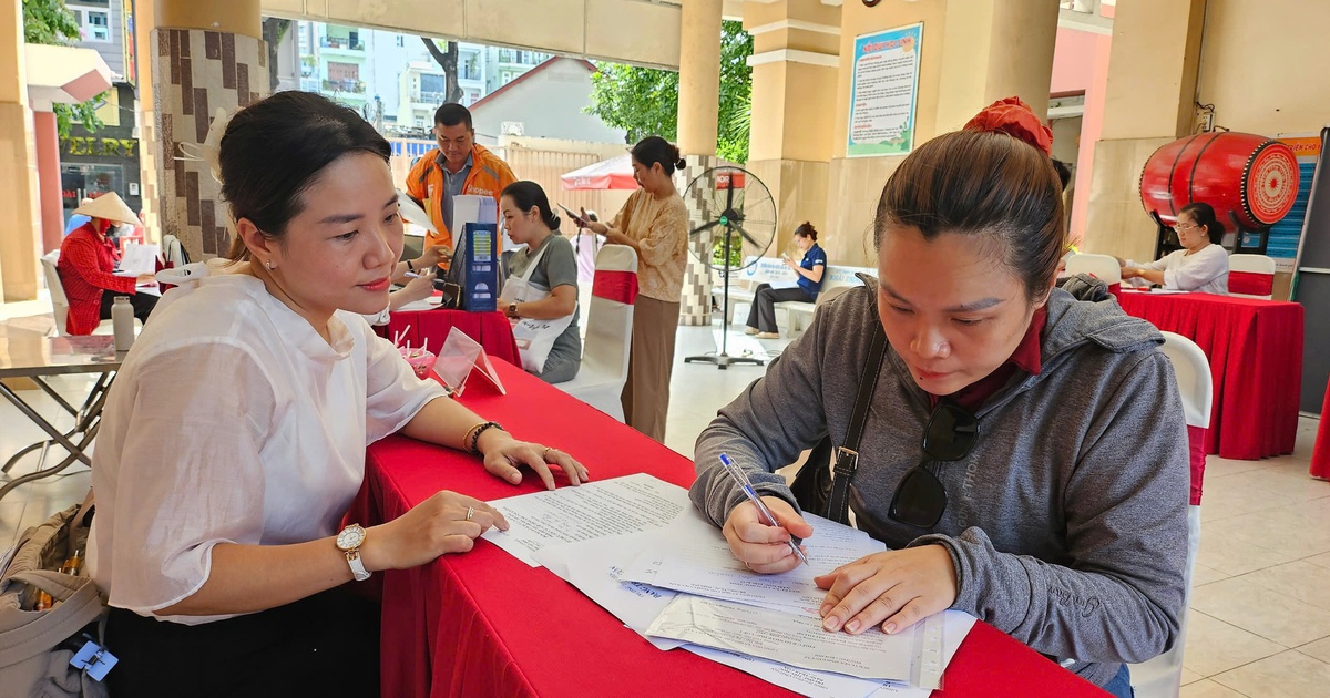 Tuyển sinh lớp 1, lớp 6 ở TP.HCM: Nhóm đối tượng 2 không trúng nguyện vọng có thể xin chuyển trường?