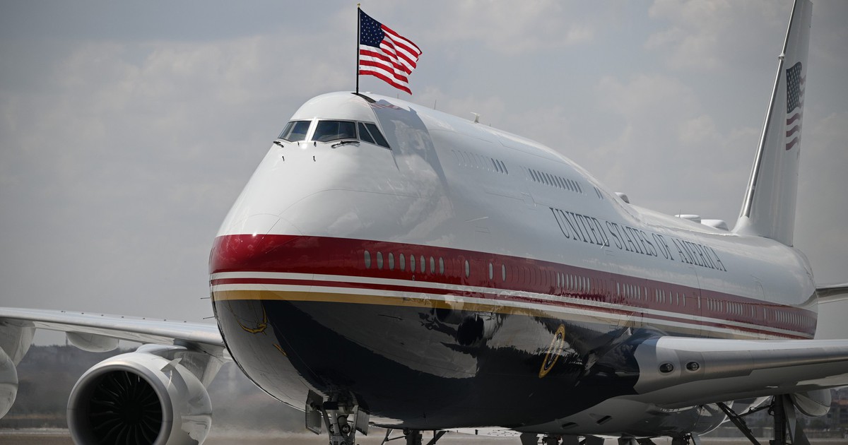 Đưa tin Air Force One mới thiếu tính năng an ninh, nhiều phóng viên báo New York Times nhận trát hầu tòa