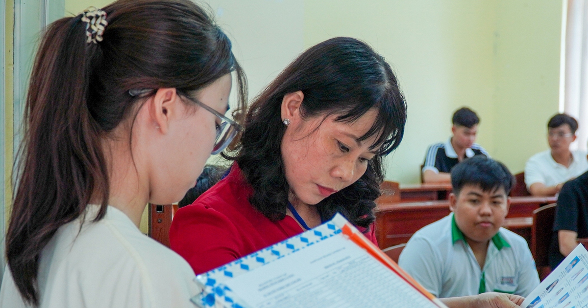 Thí sinh Cà Mau đạt điểm 10 toán bị tố dùng điện thoại: Sở nói chưa ghi nhận bất thường