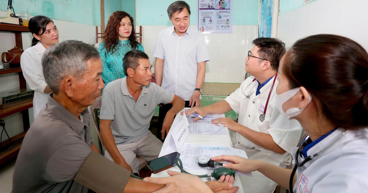Hơn 1.000 người dân vùng cao Huế được khám sức khỏe miễn phí