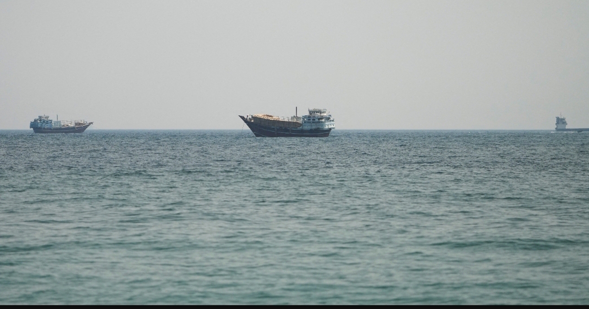 NÓNG: Mỹ tấn công Iran dọc eo biển Hormuz, nhắm vào mục tiêu nào?