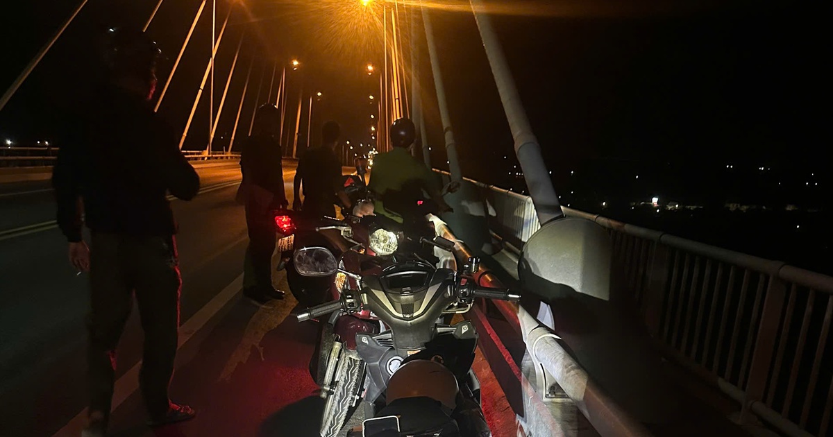 Vụ một xe máy và điện thoại bỏ lại trên cầu Rạch Miễu 1: Đã tìm được thi thể người nhảy cầu