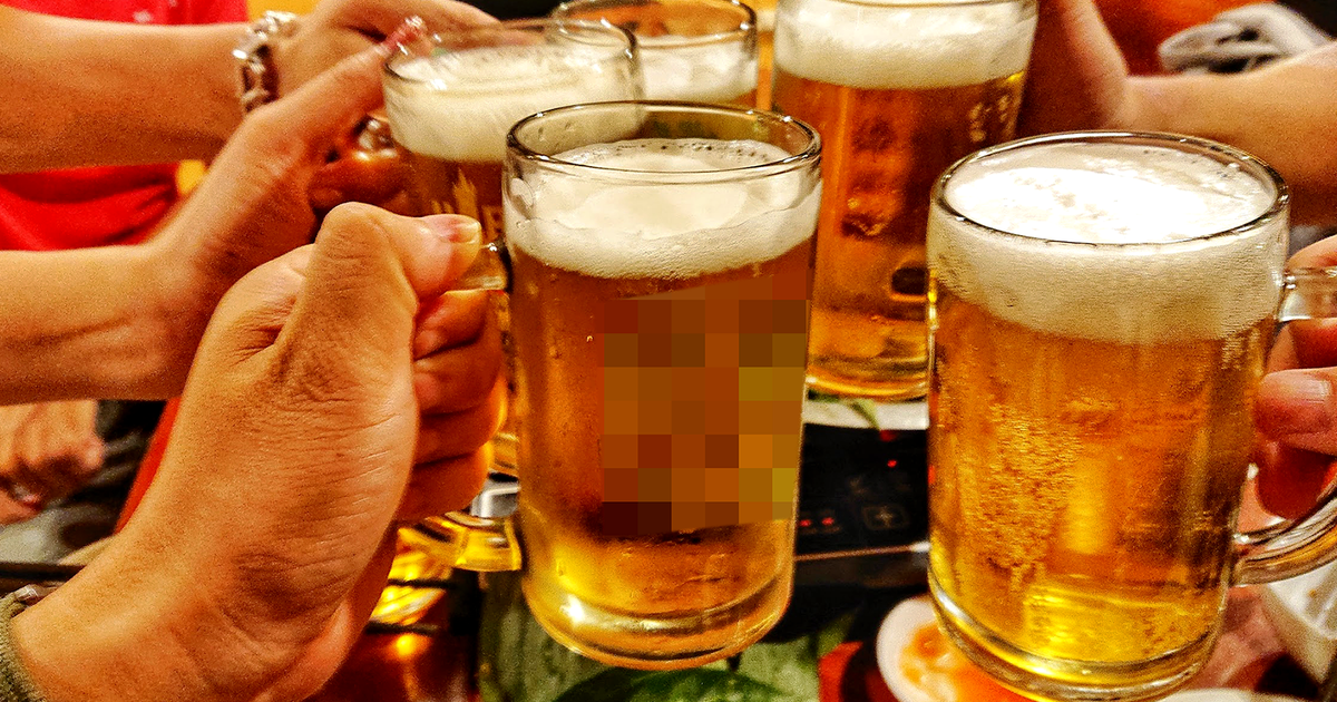 Vì sao uống rượu bia trong ngày nắng nóng dễ say và dễ nhập viện hơn?