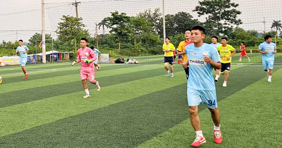 Công ty Nhật Bản linh hoạt ca làm việc để công nhân yên tâm đá bóng