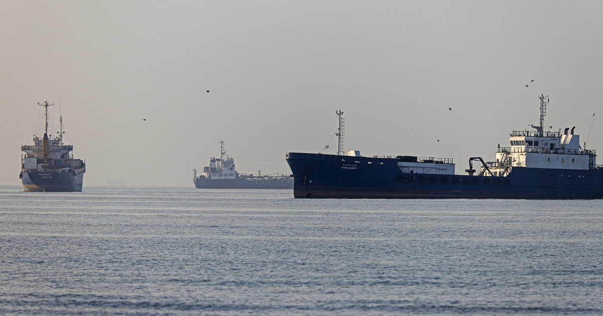 Đại sứ Mỹ bác tin Iran đóng eo biển Hormuz, 20 tàu thương mại mới băng qua