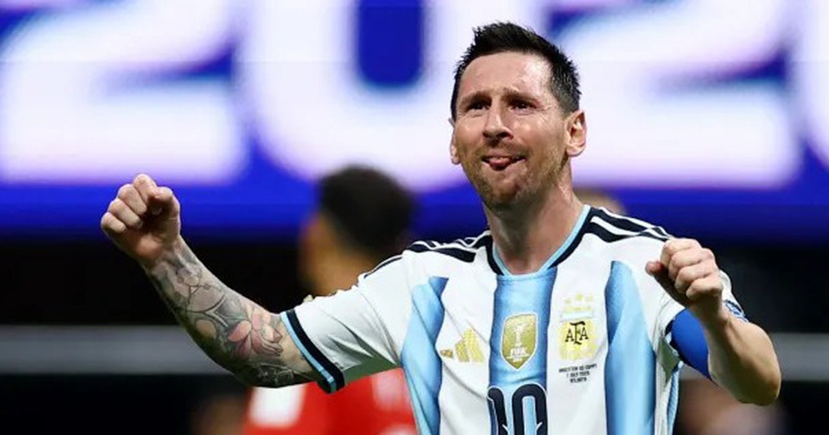 Cổ động viên Anh sợ trọng tài và FIFA 'dàn xếp' giúp Messi thắng Tam sư