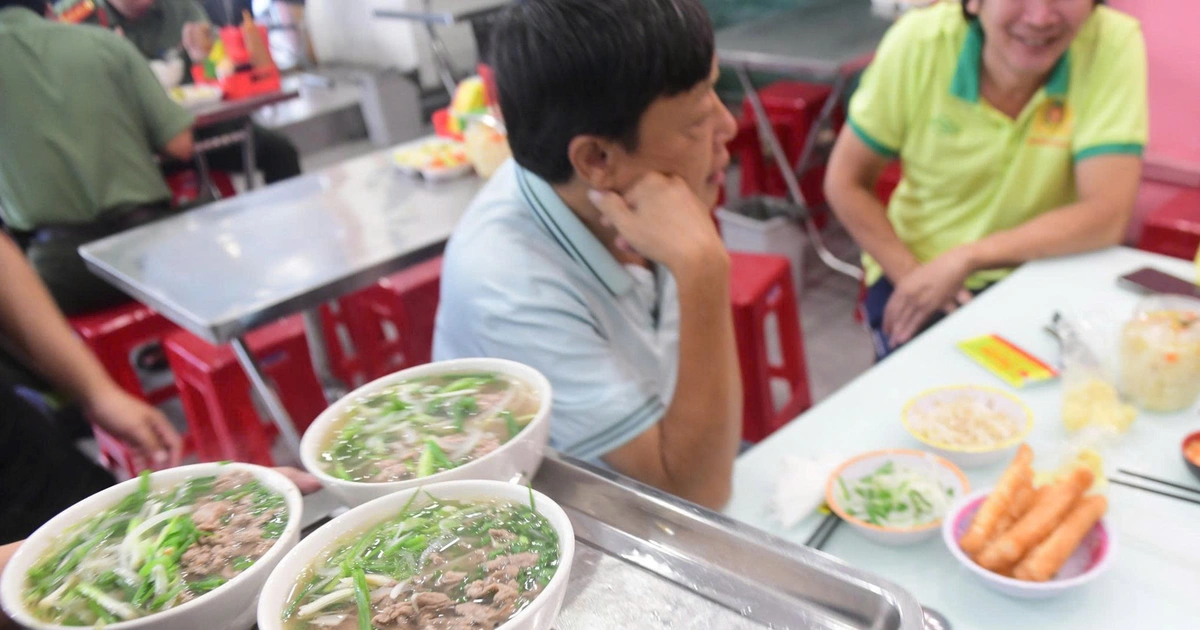 Giá hàng quán tăng rồi khó giảm: Xăng dầu chỉ là một phần câu chuyện