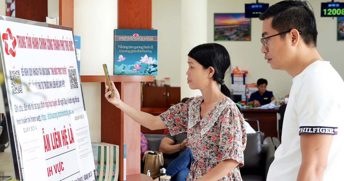 Người dân tích hợp 5 loại thông tin, giấy tờ trên VNeID sẽ được miễn, giảm lệ phí làm thủ tục