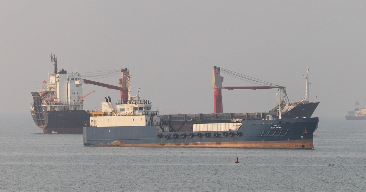 Hoạt động lưu thông qua eo biển Hormuz bị ảnh hưởng gì nếu Mỹ áp phí 20%?