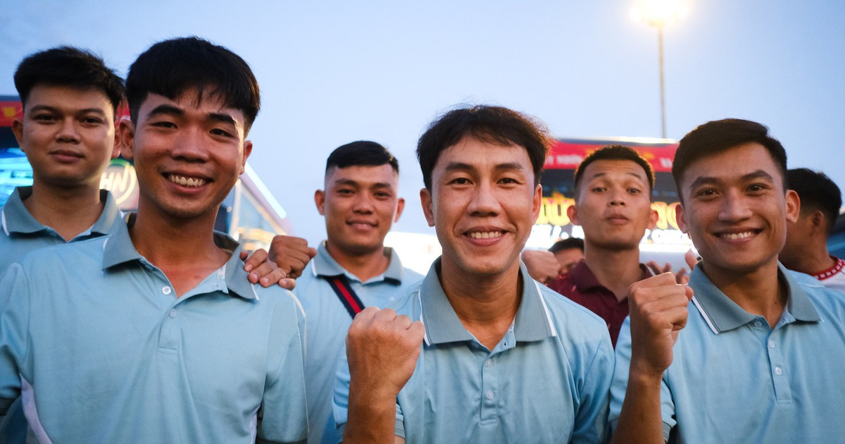 Xe đã lăn bánh đưa Công đoàn Gia Lai đến VCK Giải bóng đá công nhân