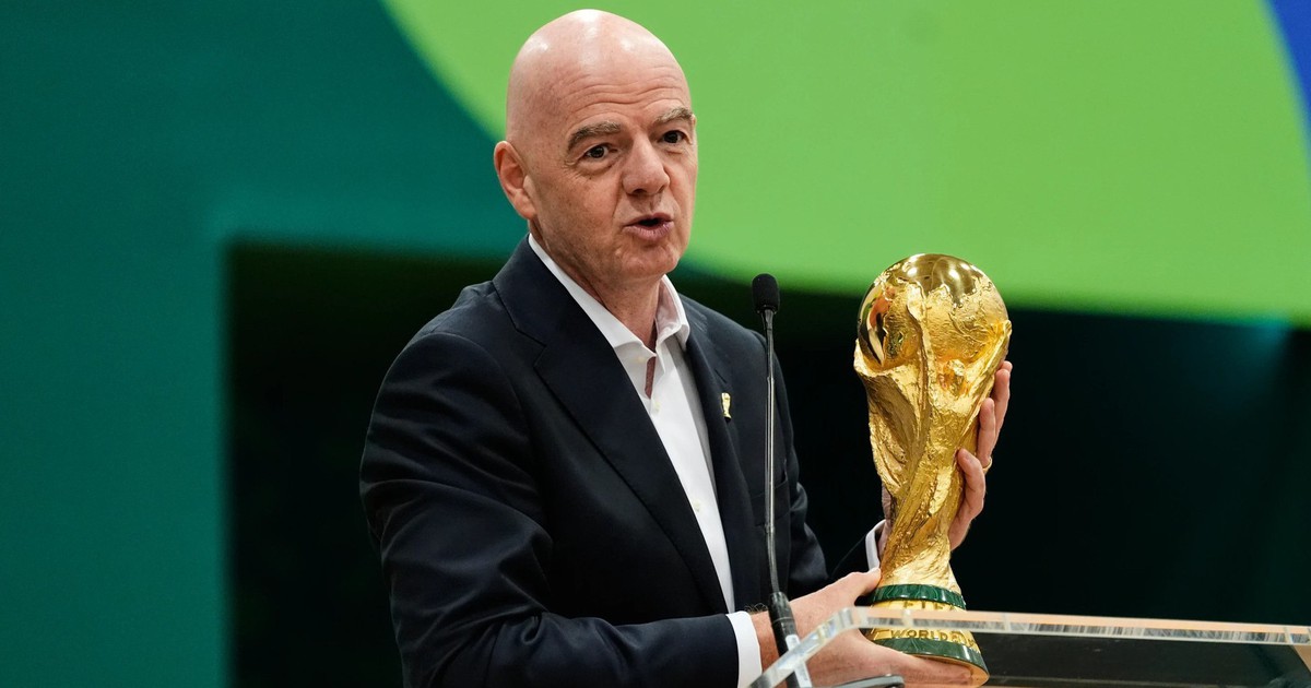 Chủ tịch FIFA bị đề nghị điều tra sau vụ xóa thẻ đỏ cho sao tuyển Mỹ