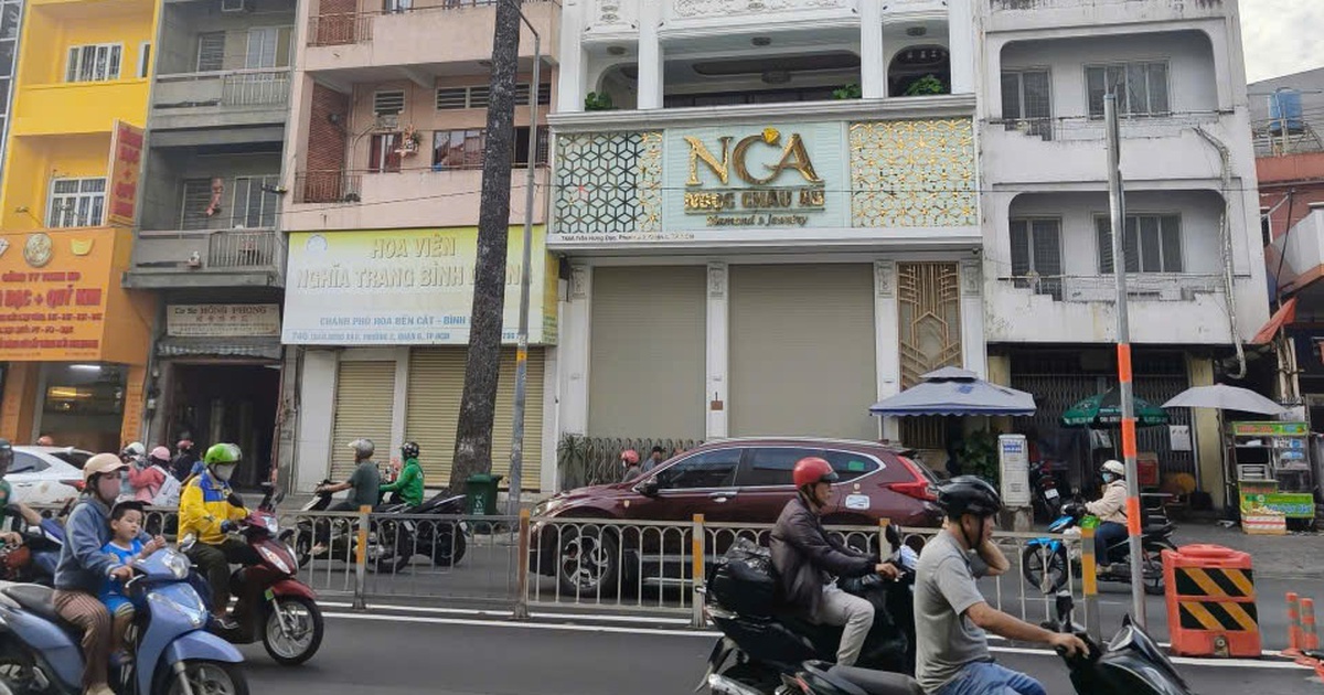 Nhiều tiệm kim cương cửa đóng then cài sau thông tin khởi tố chủ tiệm Kim Lý, Ngọc Tâm, Ngọc Châu Âu