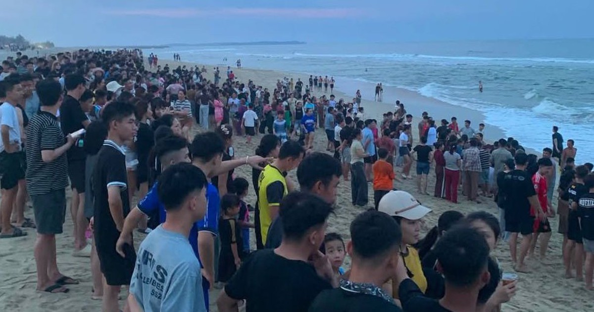 Thêm một vụ sóng cuốn khi tắm biển, bé trai lớp 7 mất tích
