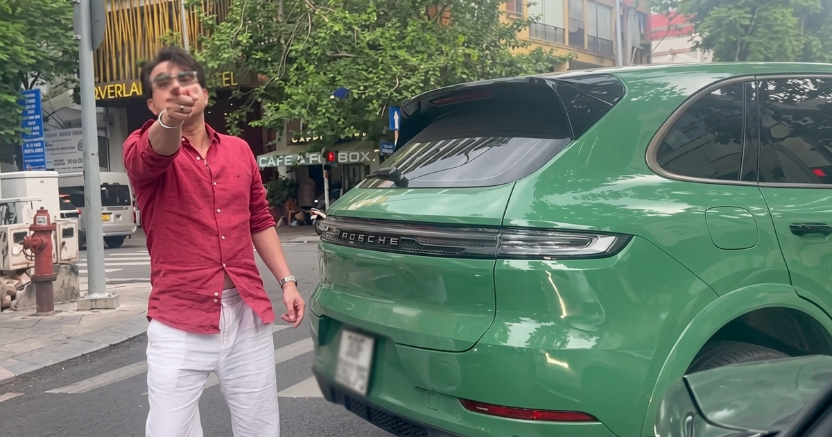 Bắt khẩn cấp 2 người lái xe Porsche và Mitsubishi ẩu đả giữa ngã tư ở trung tâm TP.HCM