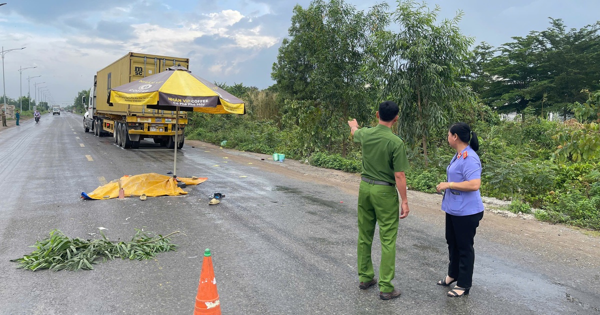 Xe đầu kéo va chạm xe máy lôi tự chế, 1 phụ nữ thiệt mạng, 3 người khác bị thương