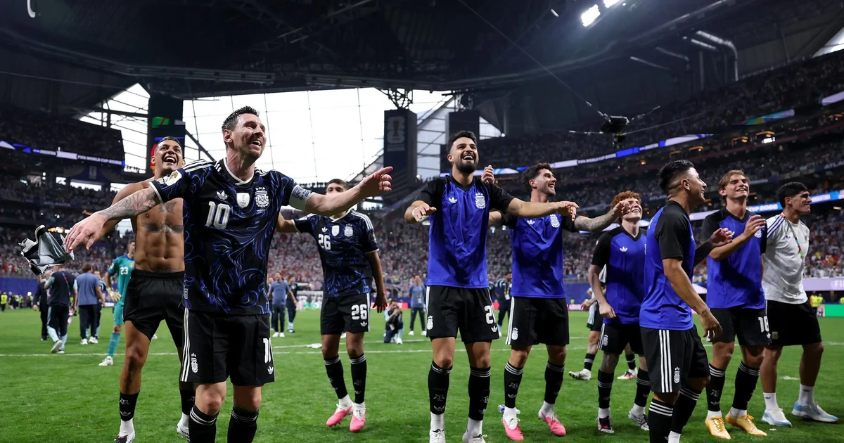 Cổ động viên thế giới thán phục tuyển Argentina và Messi