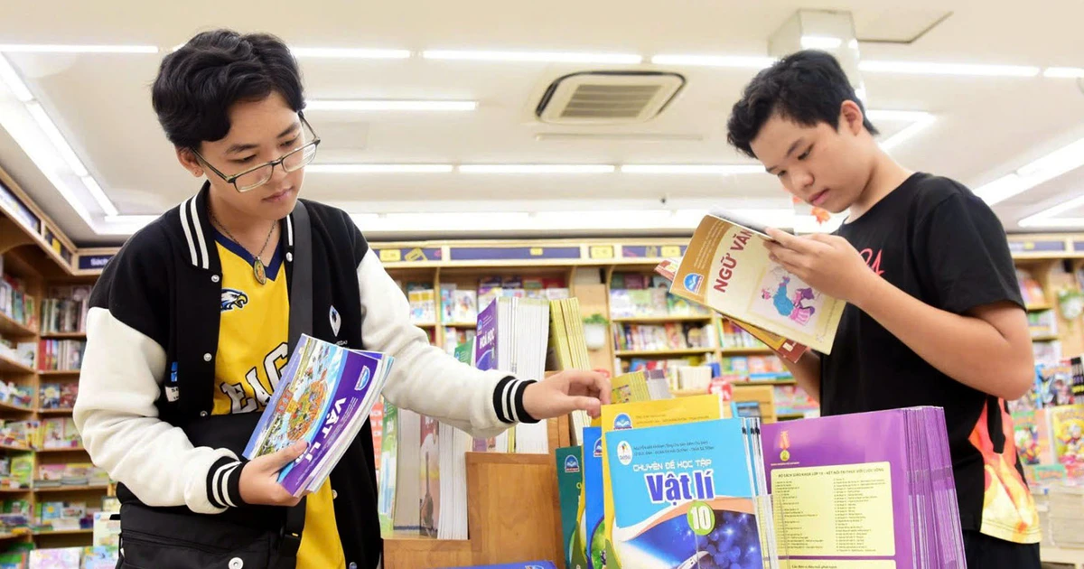 TP.HCM: Học sinh nào được mượn, học sinh nào được cấp miễn phí sách giáo khoa?