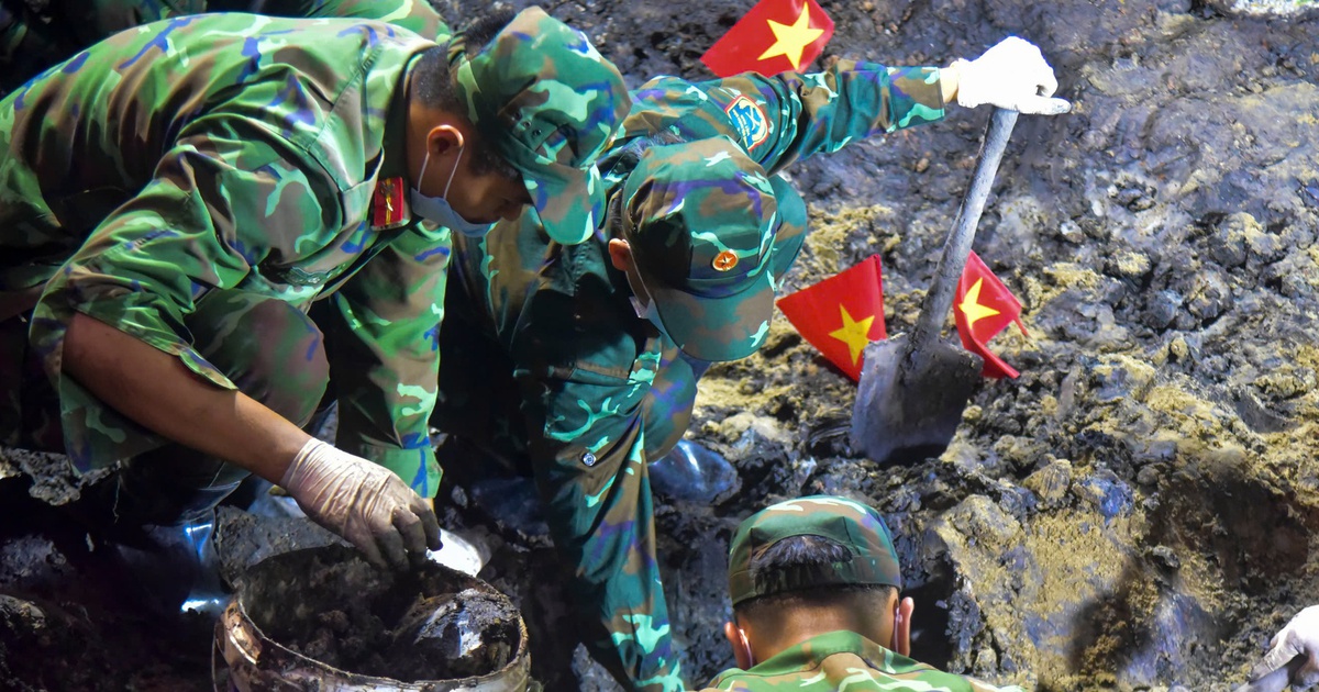 Nhiều hài cốt liệt sĩ nguyên vẹn được tìm thấy ở công viên Lê Thị Riêng, rãnh mộ đã dài khoảng 40m