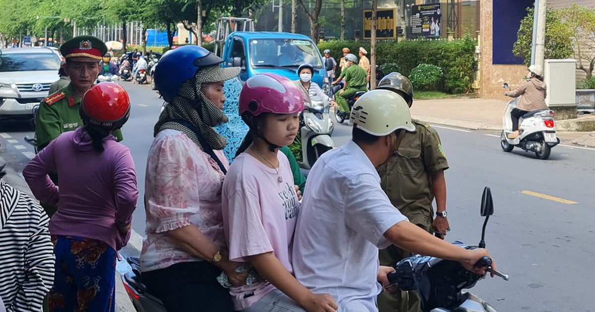 Tiệm vàng Hồng Phúc ở Mỹ Tho tạm ngưng hoạt động, nhiều khách hàng lo lắng