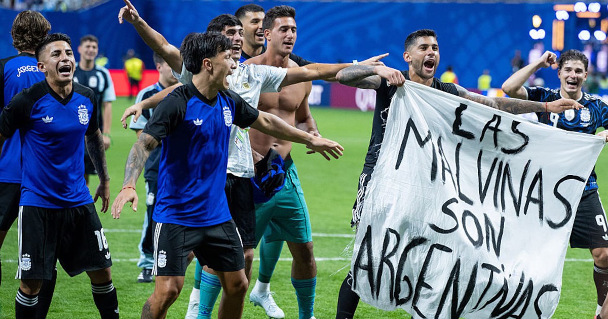 Mang thông điệp chính trị vào sân, tuyển Argentina có bị FIFA phạt?