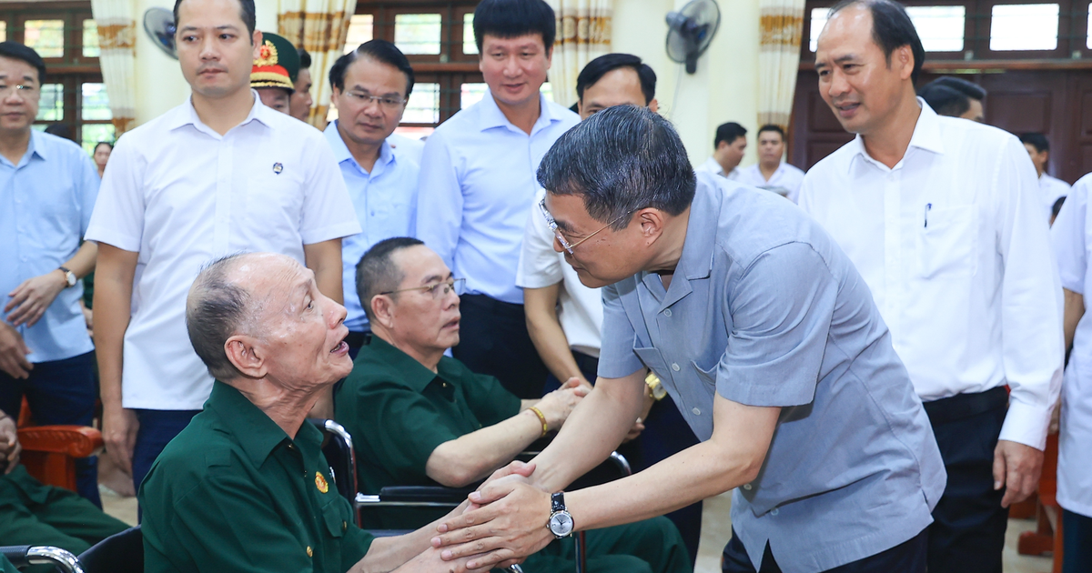 Thủ tướng xúc động, bày tỏ cảm phục trước những tấm gương thương binh, bệnh binh
