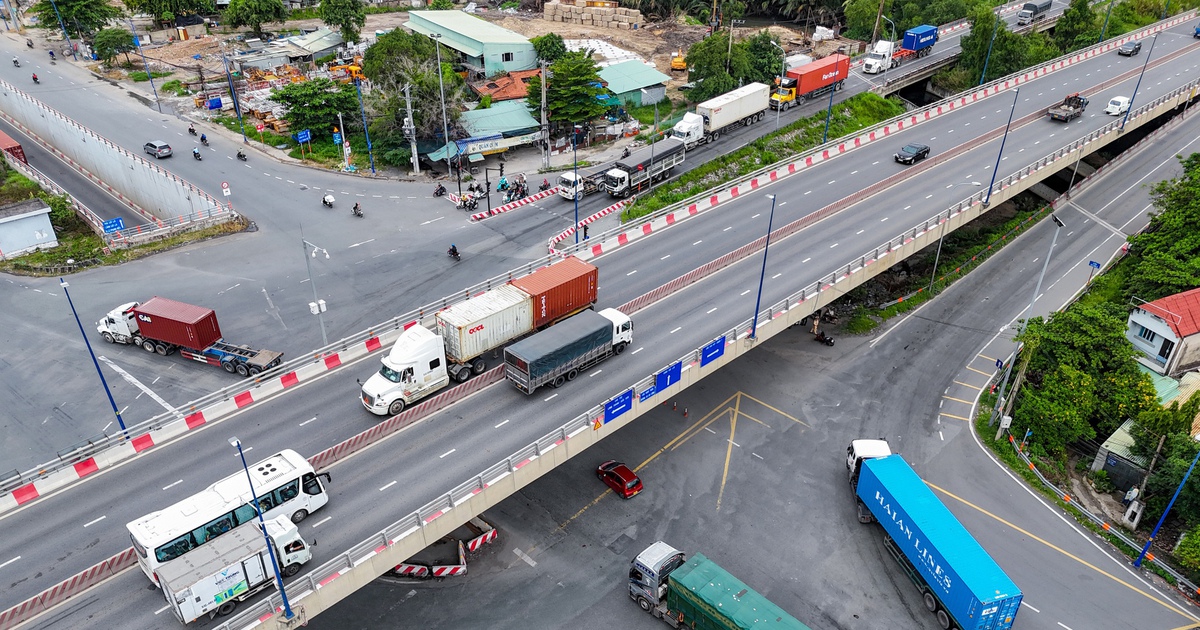 Tin tức sáng 17-7: Chuẩn bị đầu tư loạt cầu vượt thép ở TP.HCM; Rà soát nước sạch tại 54 xã và đặc khu