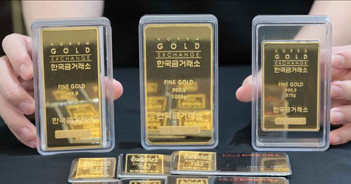 Giá vàng thế giới bất ngờ rơi xuống dưới 4.000 USD/ounce