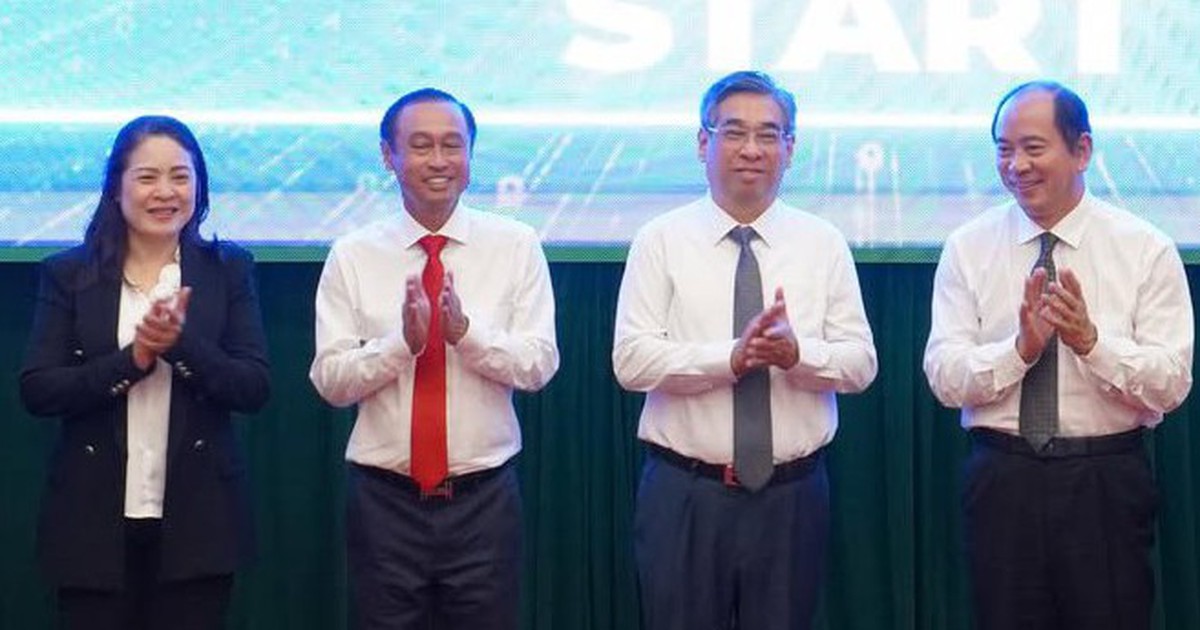 Phó bí thư Thành ủy Nguyễn Phước Lộc ghi nhận chuyển biến tích cực của ngành y tế TP.HCM