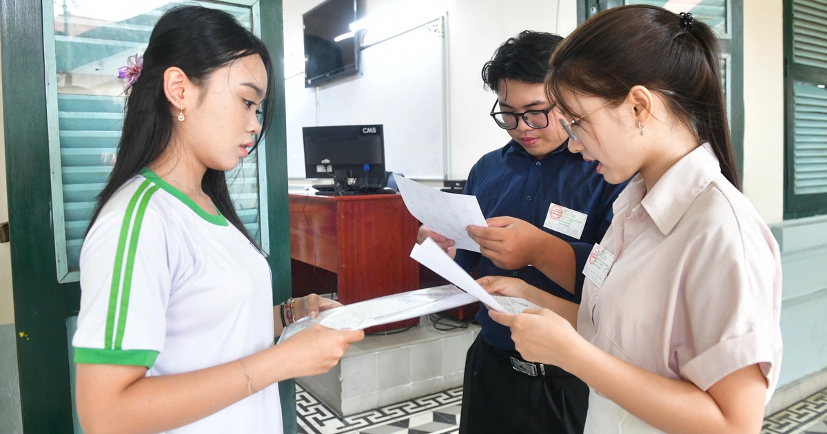 Hơn một thập niên chưa hết tranh cãi về kỳ thi tốt nghiệp THPT