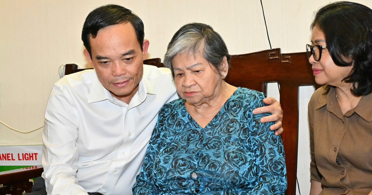 Bí thư Thành ủy TP.HCM Trần Lưu Quang thăm các gia đình chính sách tiêu biểu
