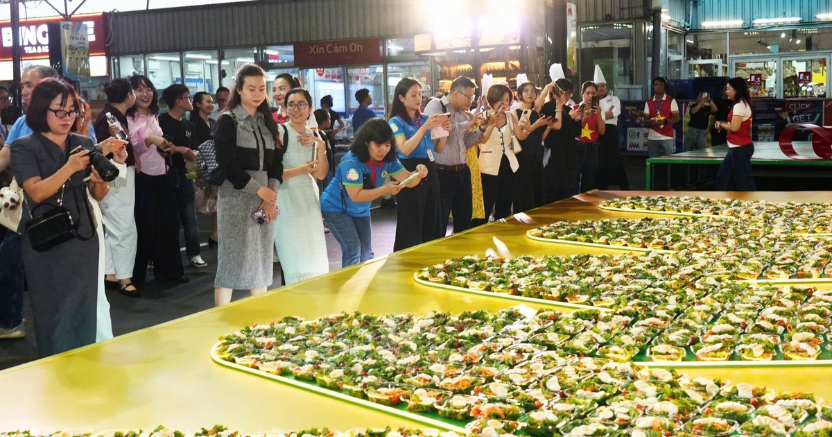 Bàn salad lớn nhất Việt Nam xác lập kỷ lục từ thực phẩm Tick xanh