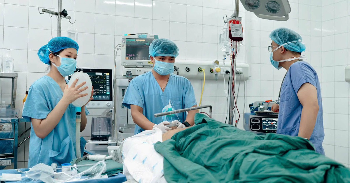 Vụ ô tô khách chở 32 người lao khỏi cao tốc: Đang khẩn trương cấp cứu 28 nạn nhân
