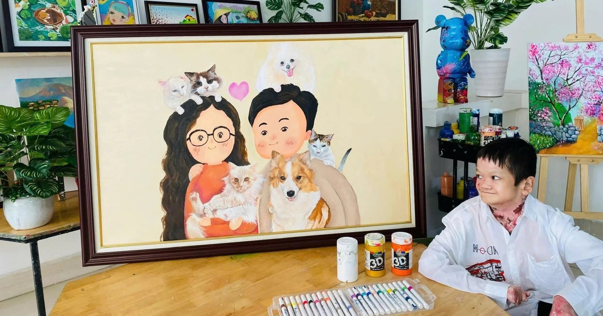 Cậu bé ‘độc lạ’ Bình Dương vẽ cuộc đời rực rỡ bằng đôi tay chỉ còn hai ngón cử động tốt