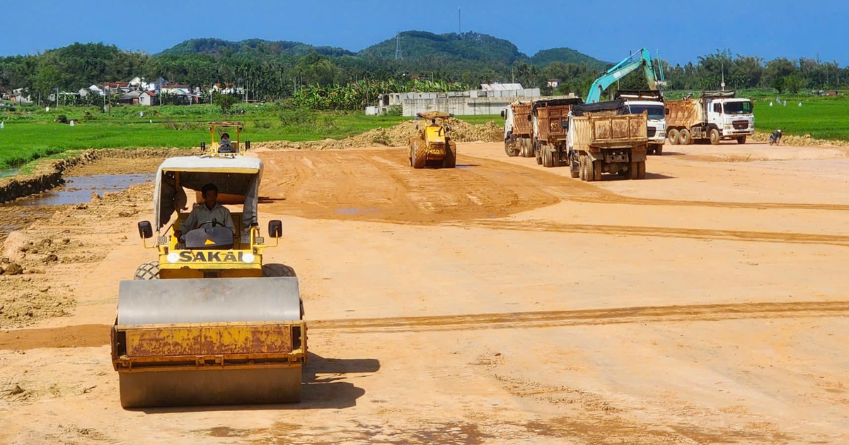 Quảng Ngãi dồi dào vật liệu nhưng dự án trọng điểm 'ì ạch' vì thiếu đất cát