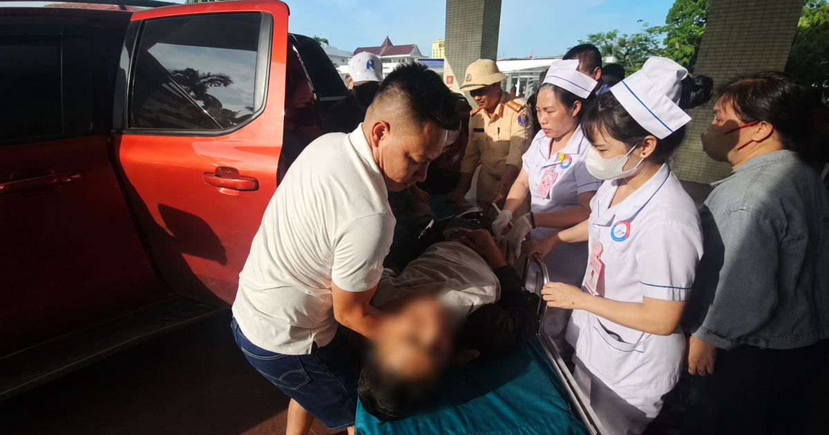 Đang chở người bị tai nạn đi cấp cứu, gặp cảnh sát giao thông và cái kết ấm lòng