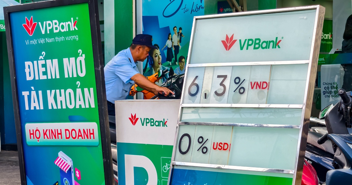 Điều gì đang diễn ra trên thị trường lãi suất: niêm yết 6%/năm, thực nhận tới 9%/năm?