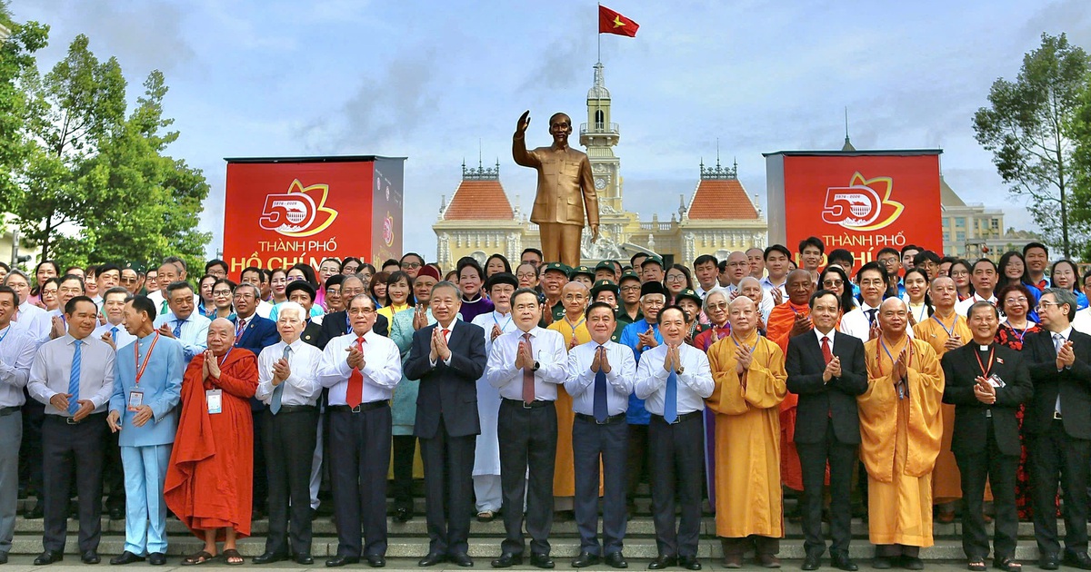 Tổng Bí thư, Chủ tịch nước Tô Lâm dự lễ kỷ niệm 50 năm thành phố Hồ Chí Minh vinh dự mang tên Bác
