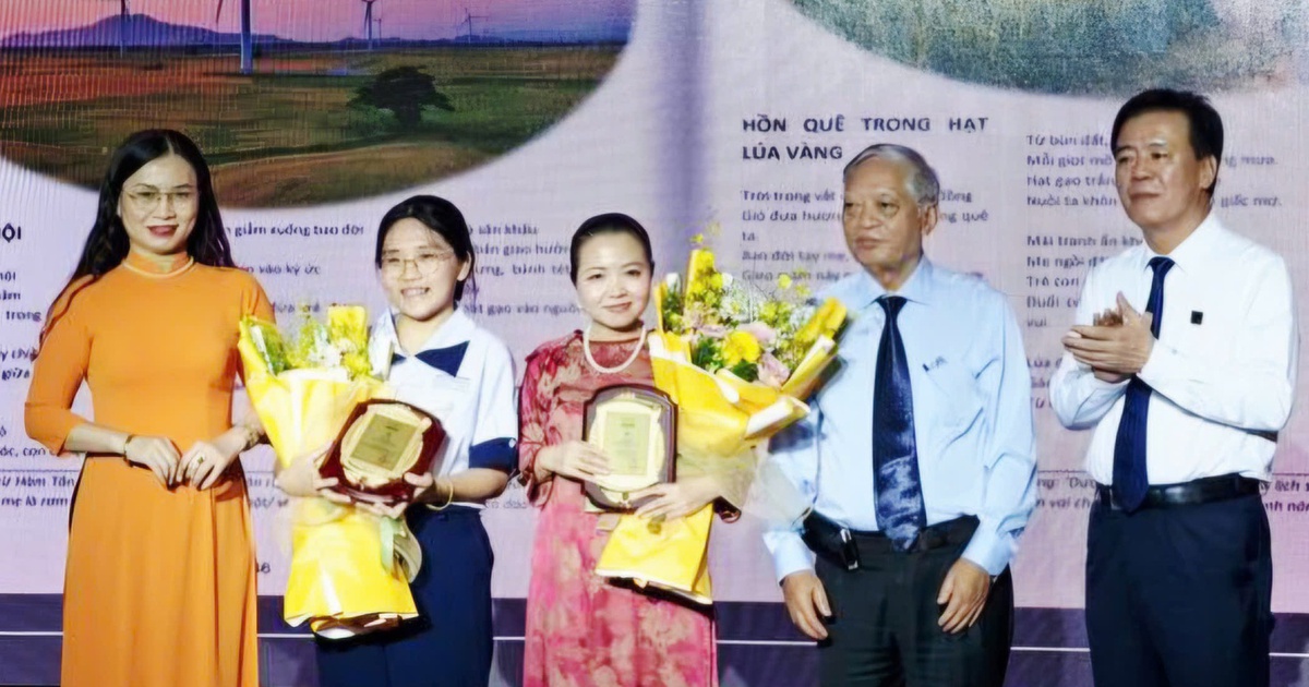 Hơn 1.300 tác phẩm dự thi sáng tác về hạt gạo Việt