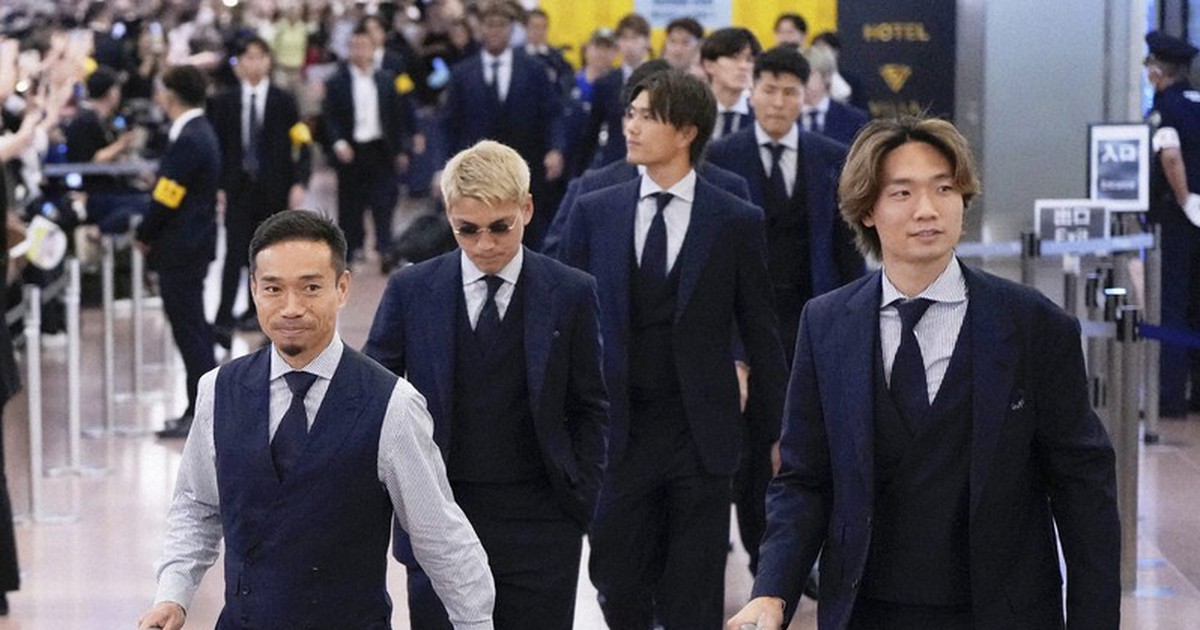 Cầu thủ Nhật Bản được chào đón như người hùng khi trở về từ World Cup