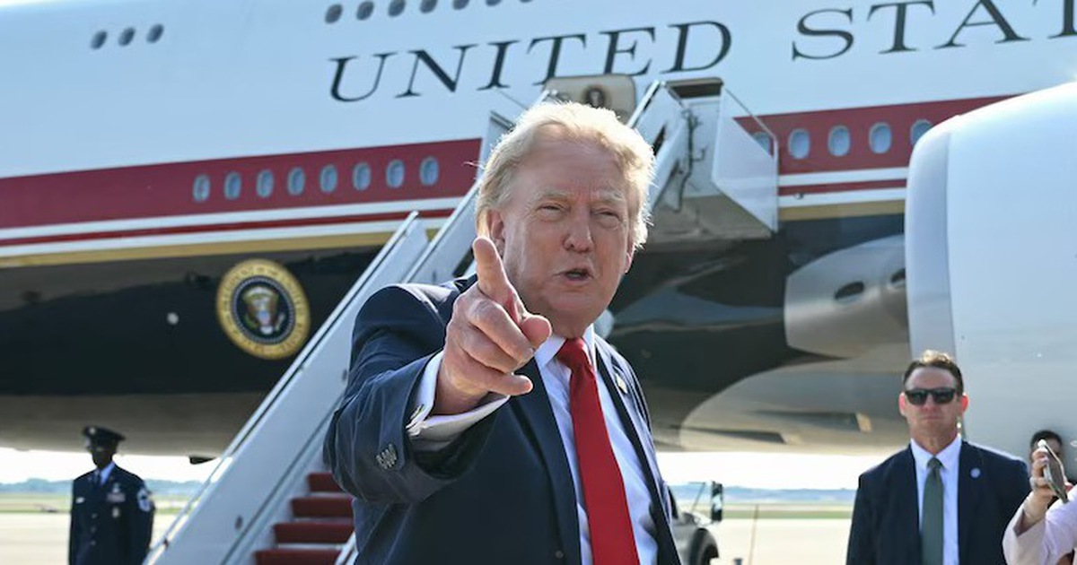 Ông Trump 'hào hứng' bay chuyến đầu tiên trên máy bay Qatar tặng