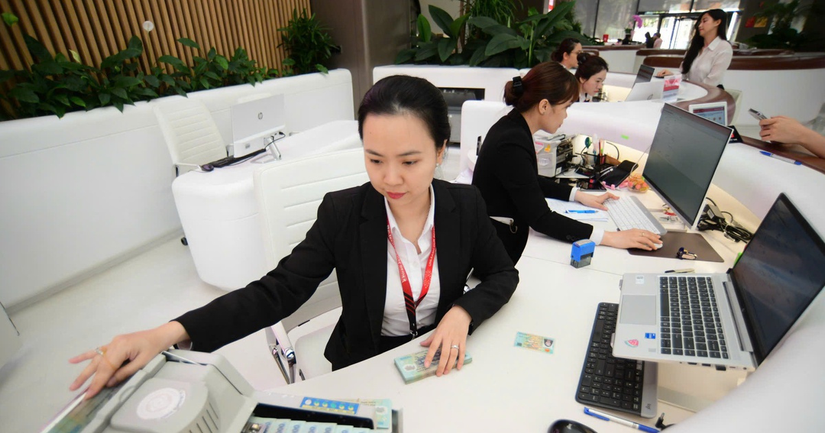 Đọc nhanh 2-7: Lãi suất qua đêm lên 13%; cổ phiếu 2 doanh nghiệp lớn TP.HCM sắp phải rời sàn