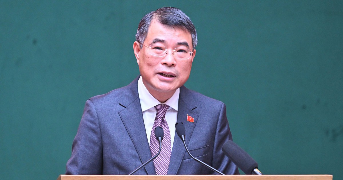 Thủ tướng đề nghị lực lượng Công an nhân dân tập trung xây dựng 'lá chắn an ninh kinh tế'
