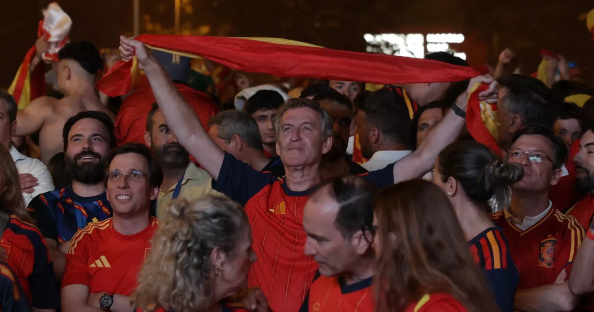 Tây Ban Nha vô địch World Cup 2026, đường phố ngập sắc cờ và ánh sáng