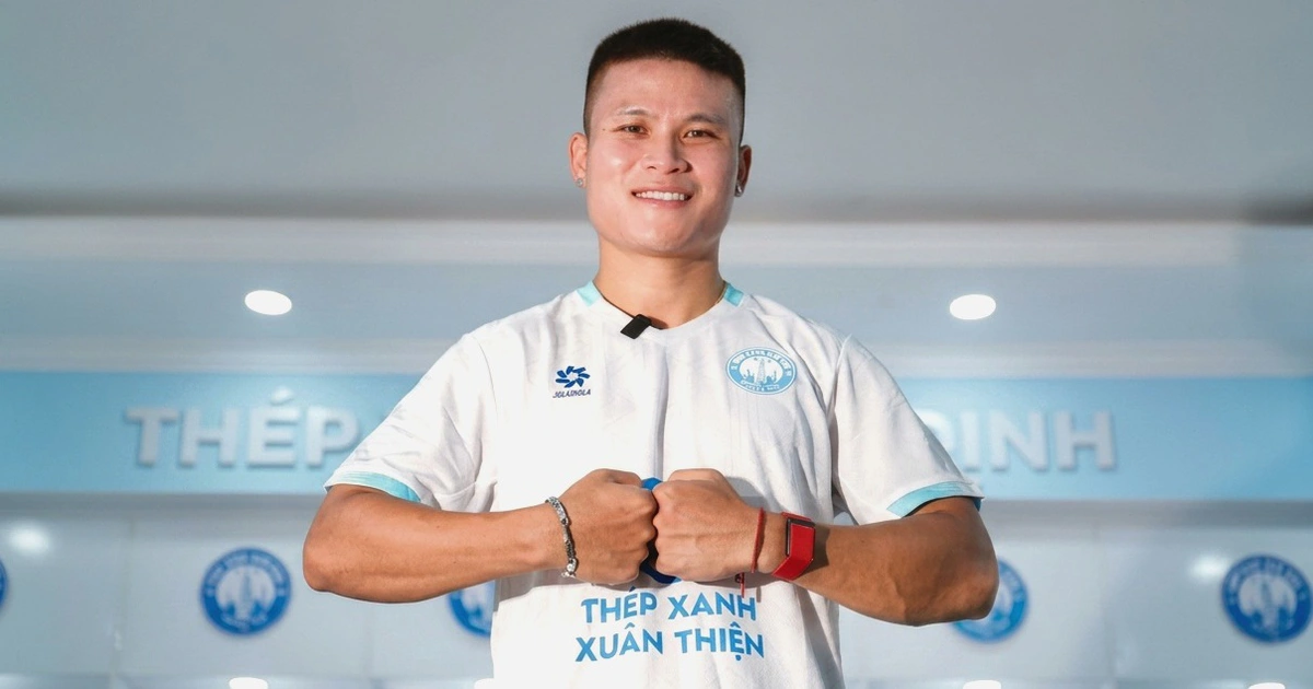 Cầu thủ Phạm Tuấn Hải ký hợp đồng 3 năm với CLB Thép Xanh Nam Định