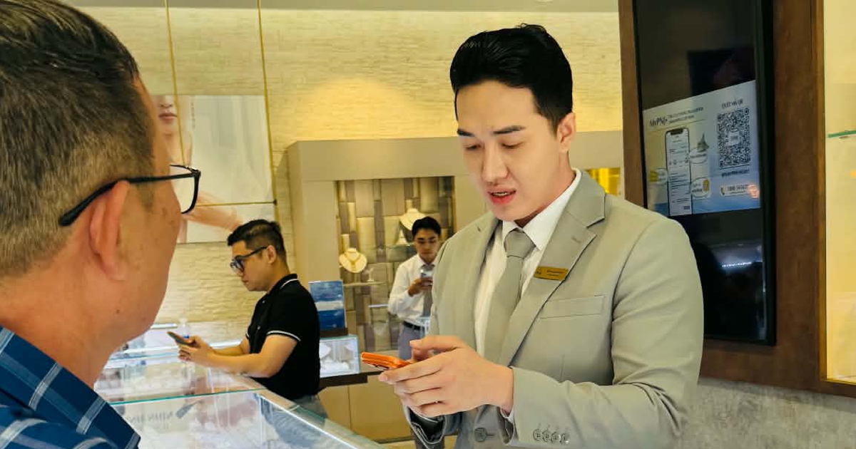 Khách bán kim cương chiều nay được PNJ hẹn trả chậm trong 120 ngày
