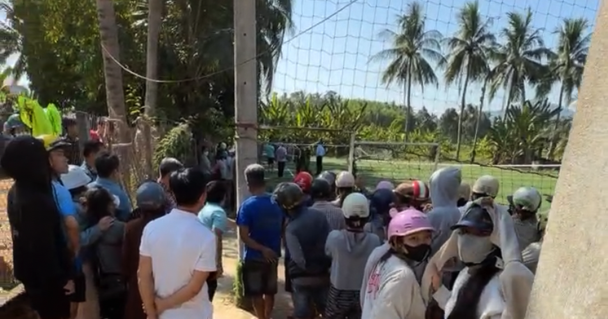 Trụ điện sân bóng ngã, đè chết nam sinh lớp 4 tại Gia Lai